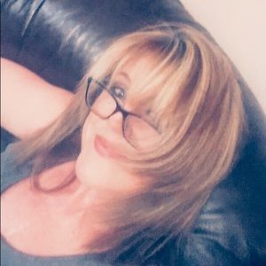 Meet your Posher, Dominique